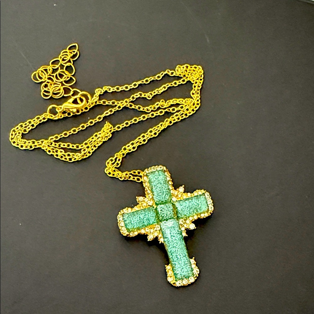 Elegant Gold and Green Cross Pendant Necklace - Picture 3 of 3